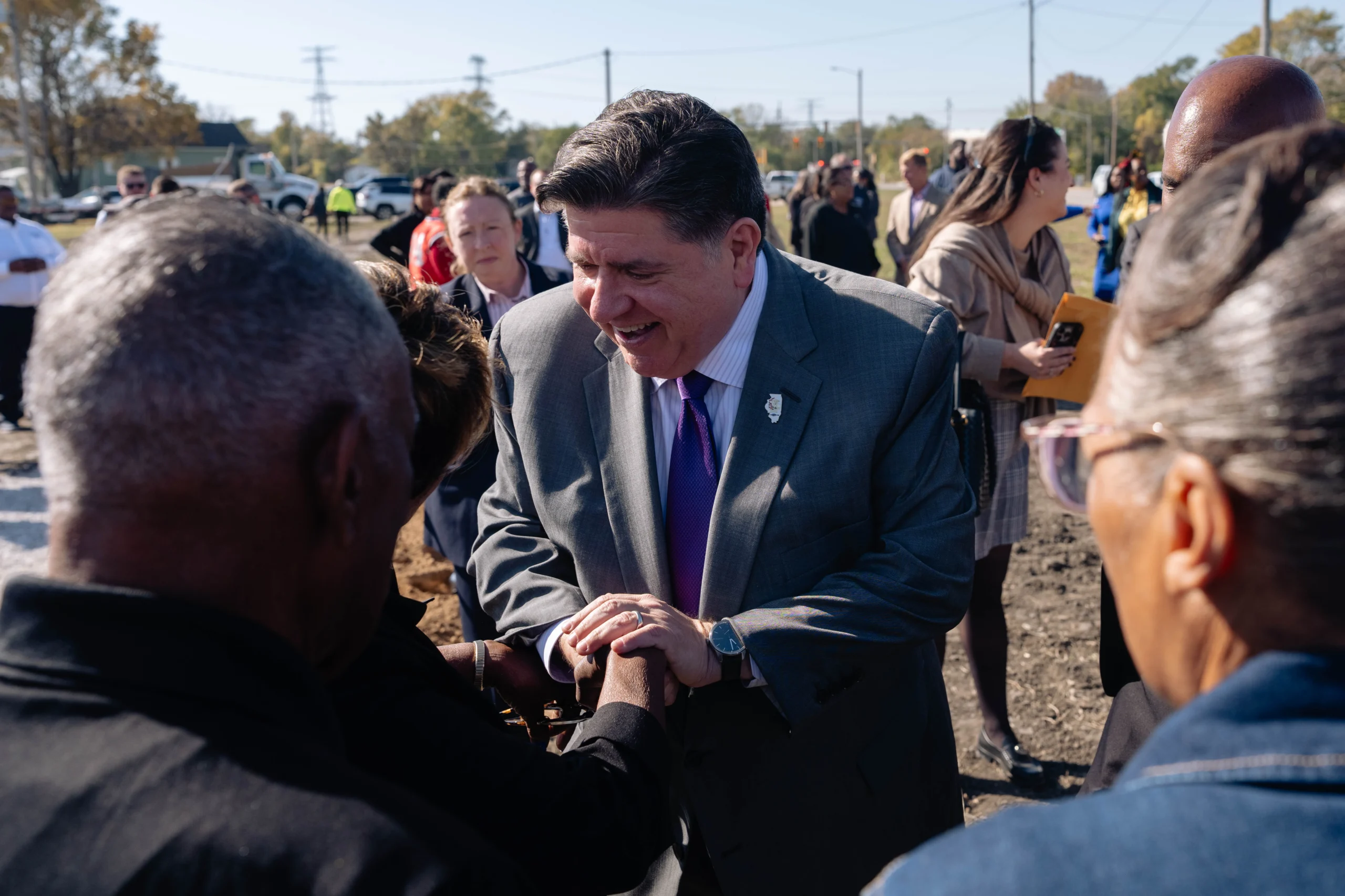 photo of Governor JB Pritzker meeting with constituents